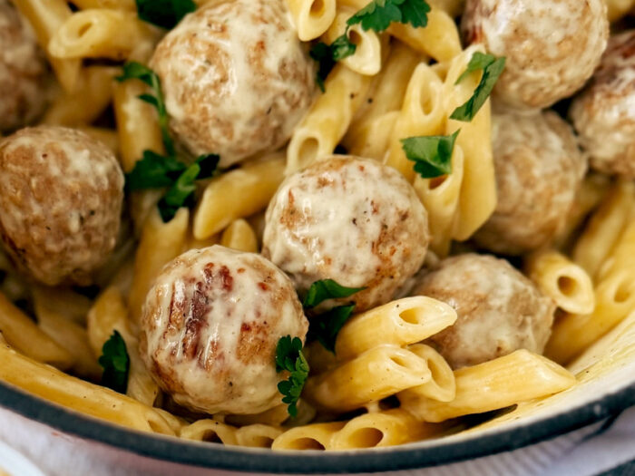 One-Pan Garlic Penne Pasta with Chicken Meatballs